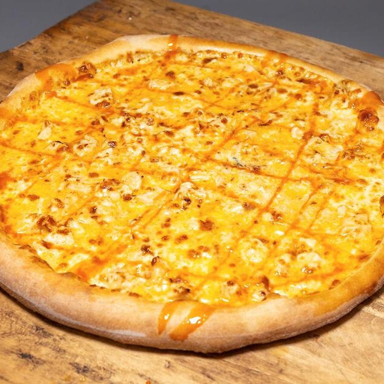 Delicious Chicken Wing Pizza